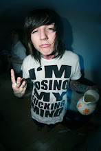 Oliver Sykes-,