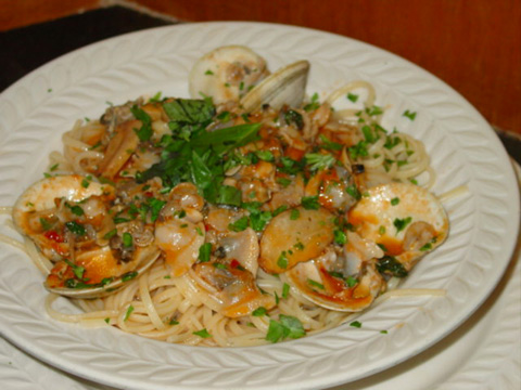 [Linguine+With+Clam+Sauce.jpg]