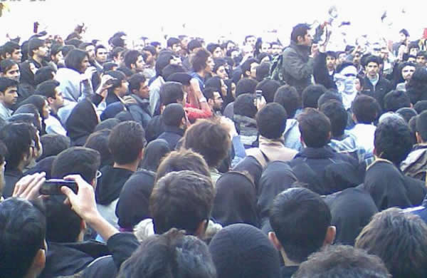 [protest_in_amirkabir_feb_2009.jpg]