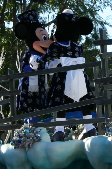 Disneyland Scoop: "A Christmas Fantasy Parade" at Disneyland