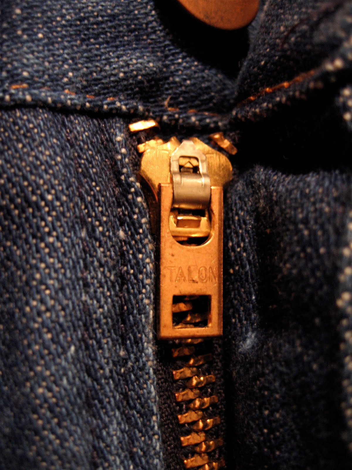 Vintage zipper guide