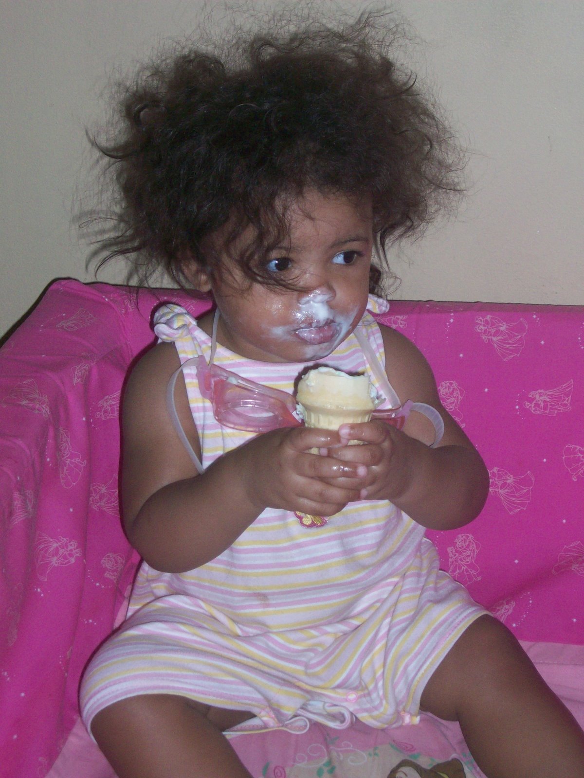 [Amiyah+eating+her+ice+cream.JPG]