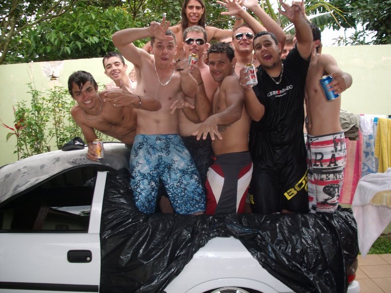 [festanapiscinaMeninos.jpg]