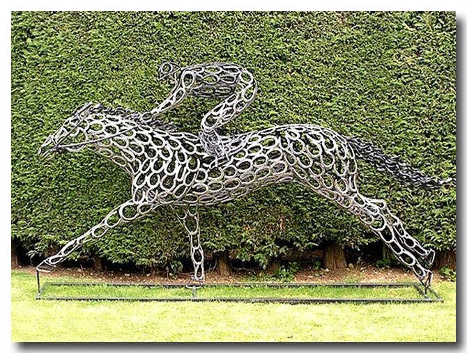 10 amazing horseshoes sculptures Curious, Funny Photos / Pictures