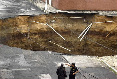  Sinkholes on Amazing Giant Sinkhole In Guatemala City Seen On Coolpicturegallery