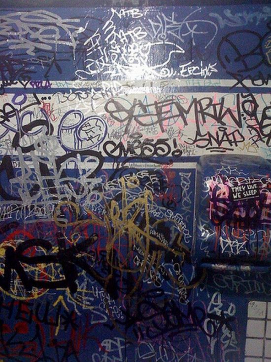 51 Creative Bathroom Wall Graffiti Designs Curious, Funny Photos
