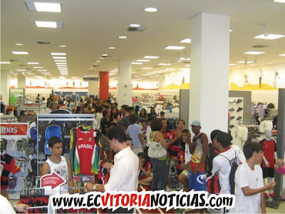 Fila de torcedores do Vitória