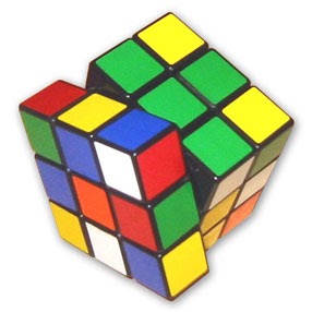 Garoto resolve cubo mágico em menos de 5 segundos e quebra recorde