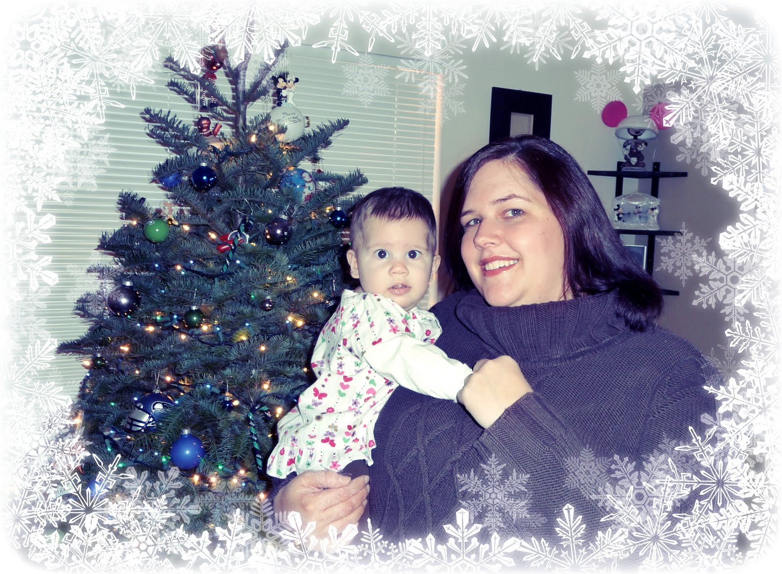 [with+mommy+and+tree+snow.jpg]