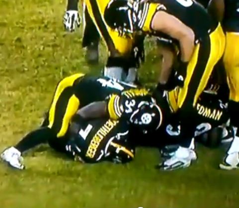 Rashard Mendenhall humps Ben Roethlisberger