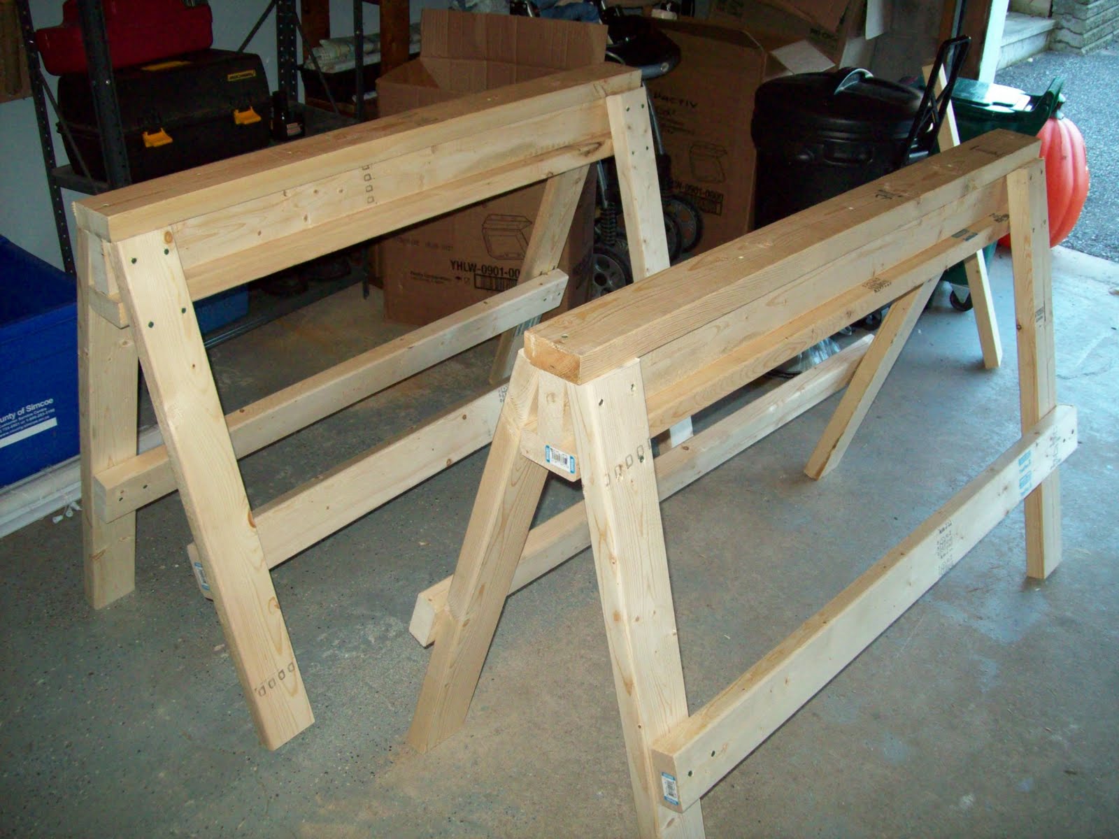 I GOT NO TOOLS! Sawhorses