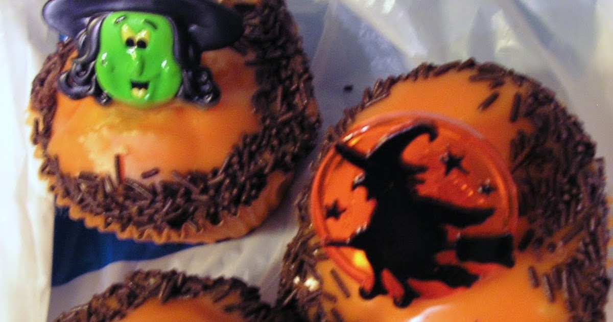 FOODSTUFF FINDS Halloween Ring Cakes (Greggs)