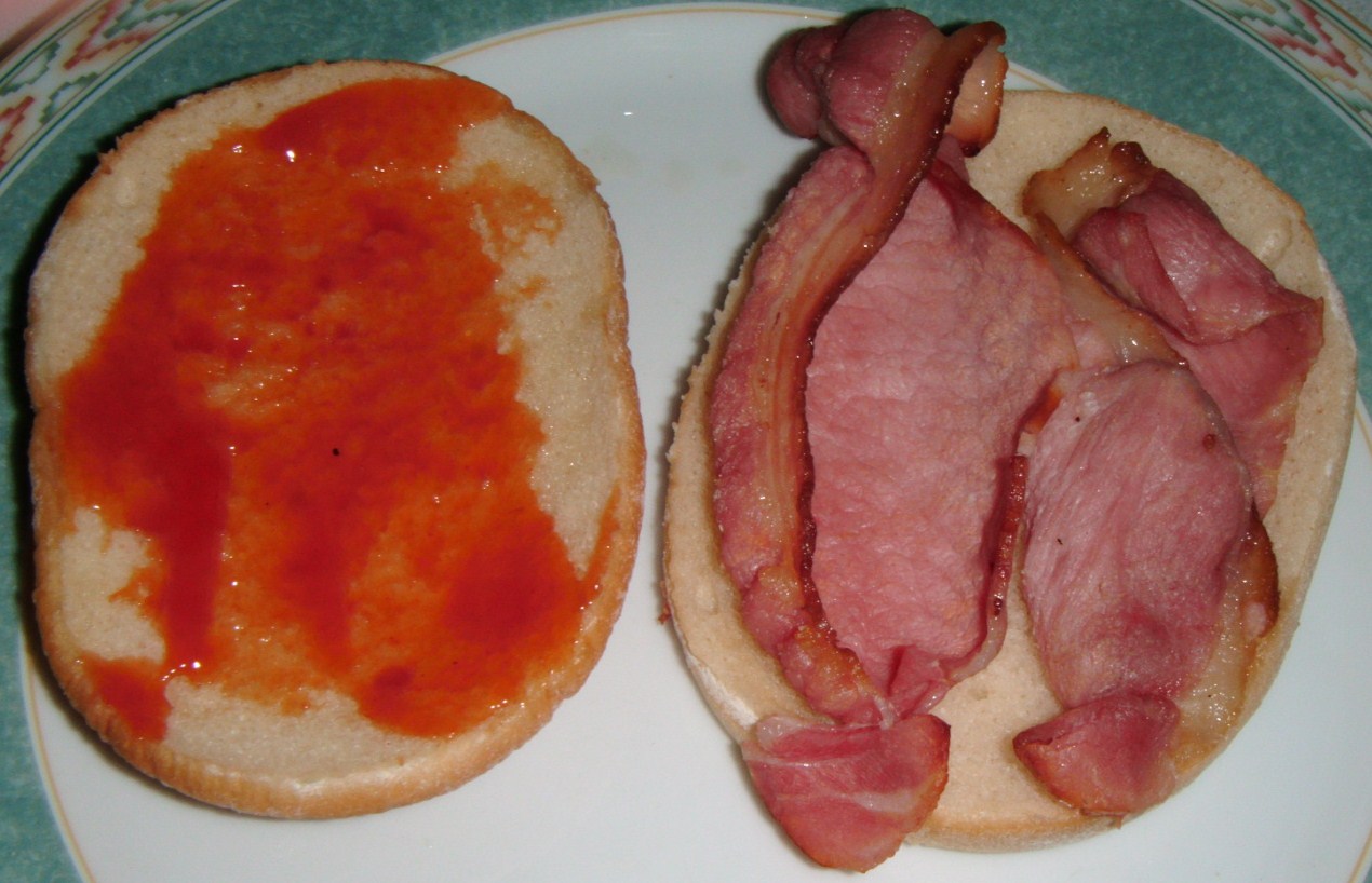 FOODSTUFF FINDS Original Smoked Back Bacon Butty [Feasters] [By Cinabar]