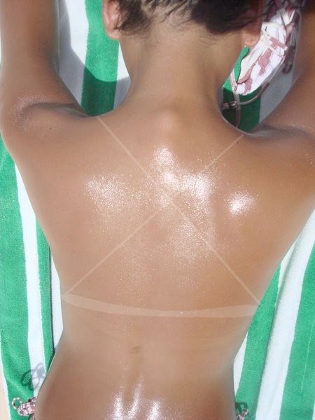 Most People associates the absence of tan lines with fake tanning