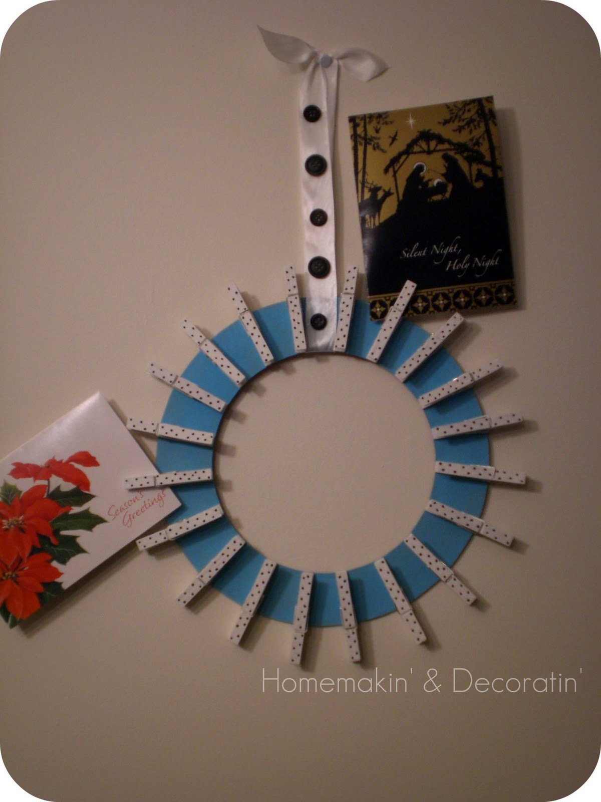Homemakin and Decoratin Clothespin Wreath Card Holder