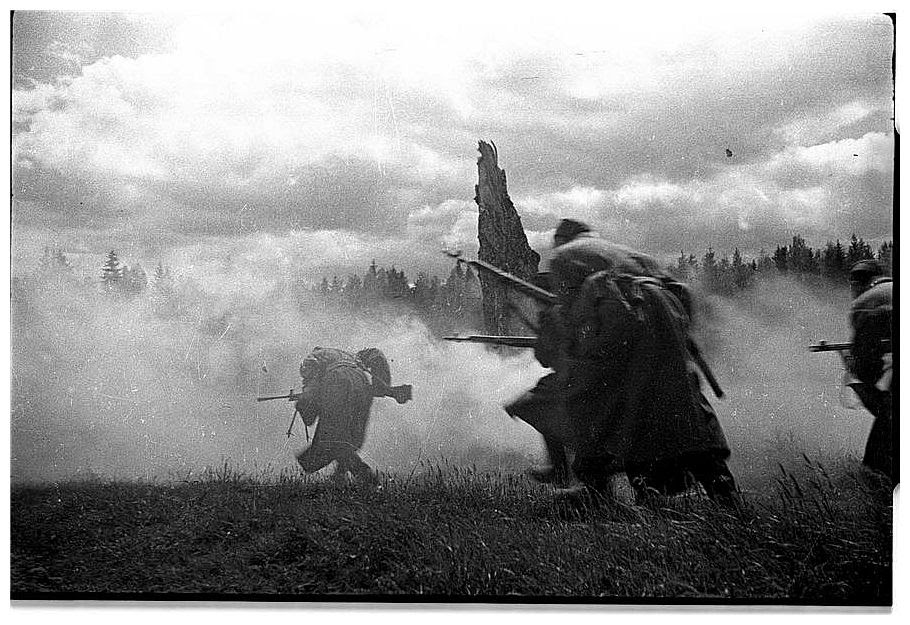 HISTORY IN IMAGES: Pictures Of War, History , WW2: Raw images from the Russian front