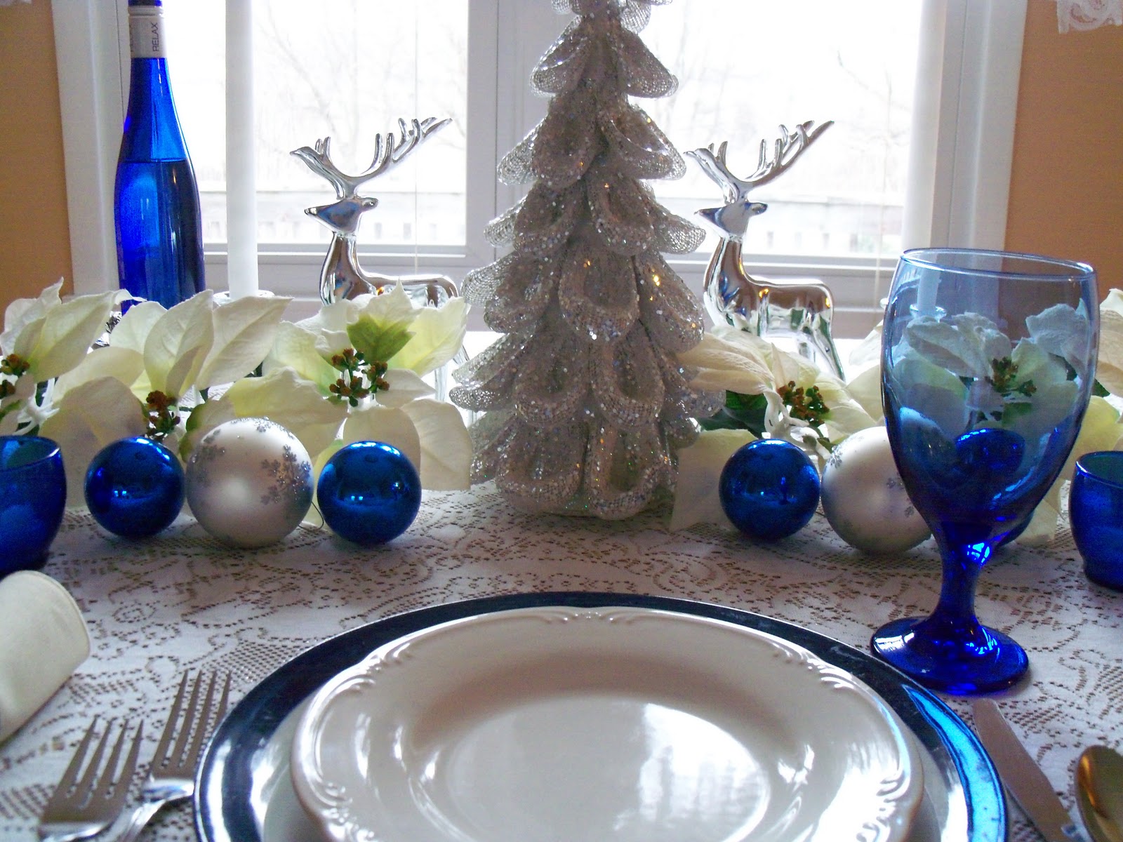 16 Inspiring Blue And White Christmas Table Decorations Photo  Lentine