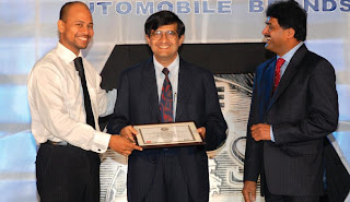 Prof A. Sandeep (left) & Mr. S. K. Shetty (right) giving away the Best Automobile Awards for Maruti Swift, Alto & Wagon R to Mr. Mayank Pareek, Chief GM-Marketing, Maruti Udyog Ltd. (center)