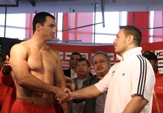 [090620-1.Klitschiko-ChagaevWeigh-in.0171.jpeg]