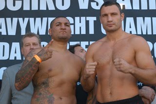 [090924.Heavyweight.Weigh-in.033.jpg]