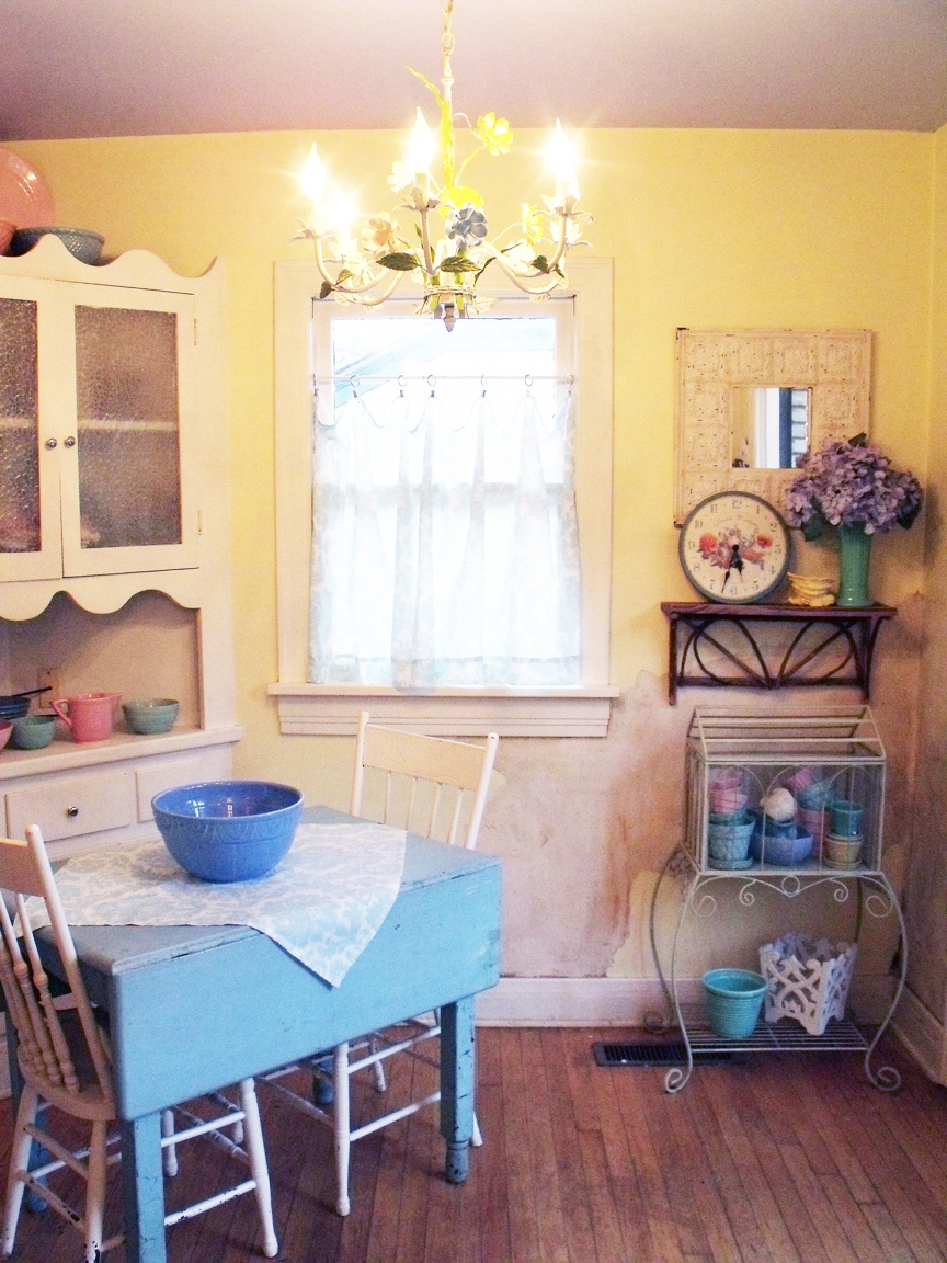 Mod Vintage Life Breakfast Nook