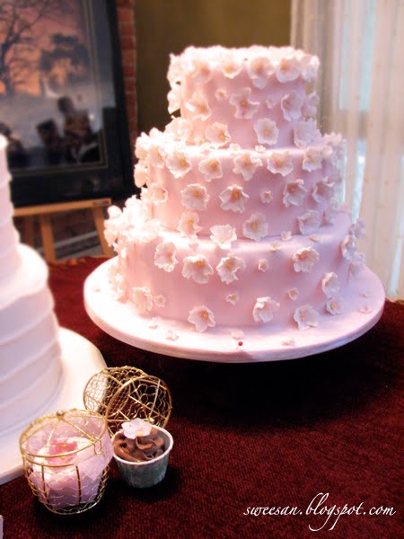 [blossomweddingcake.jpg]