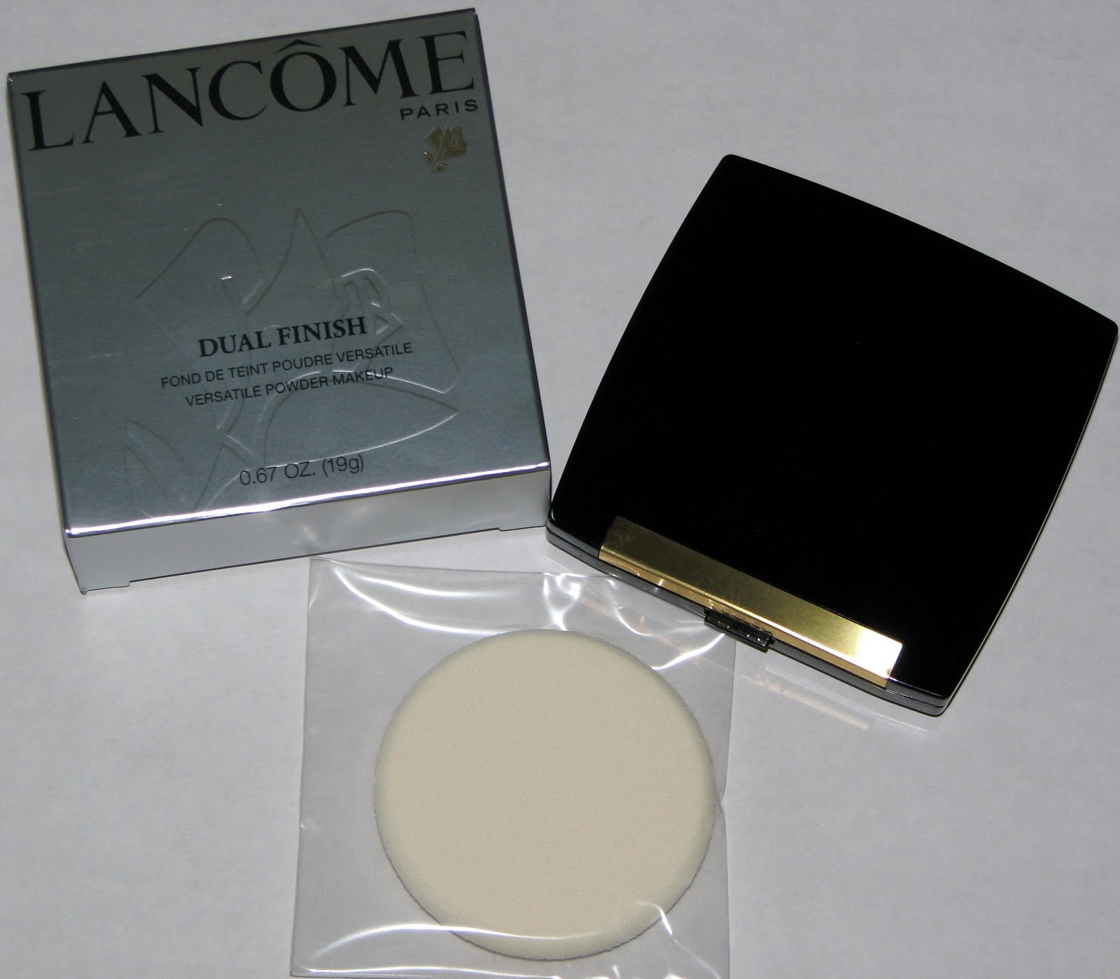 Blushing Noir Spotlight on Dual Finish Powder