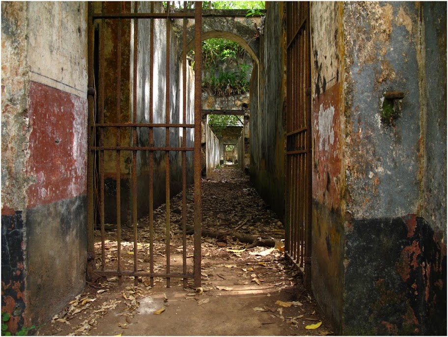 CERGIPONTIN Ile St Joseph (Guyane) la reclusion *** imprisonment