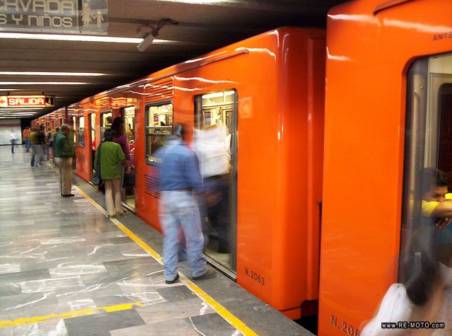 [04134-MEX-DF-Metro.jpg]