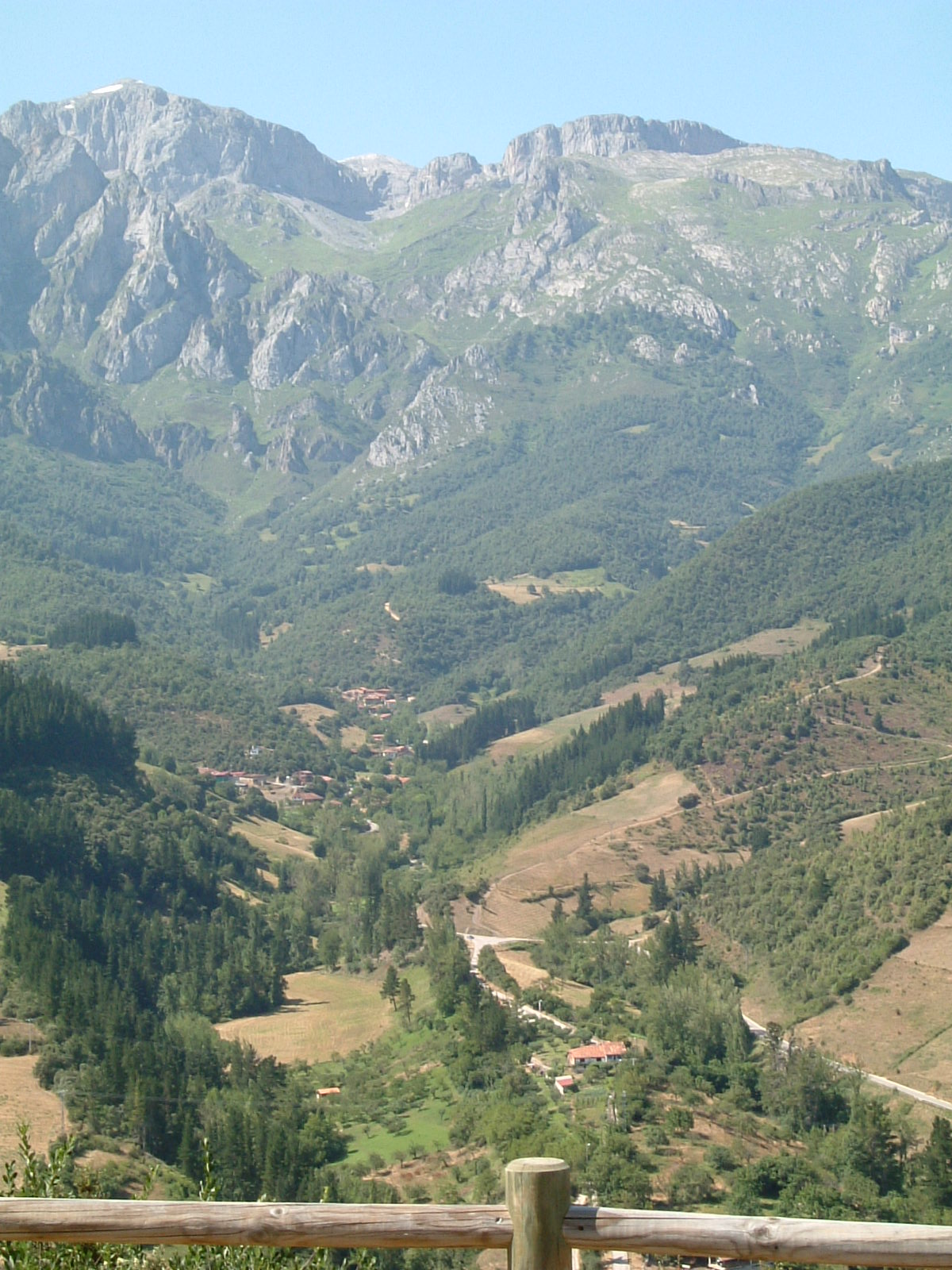 [valle+de+liebana.JPG]