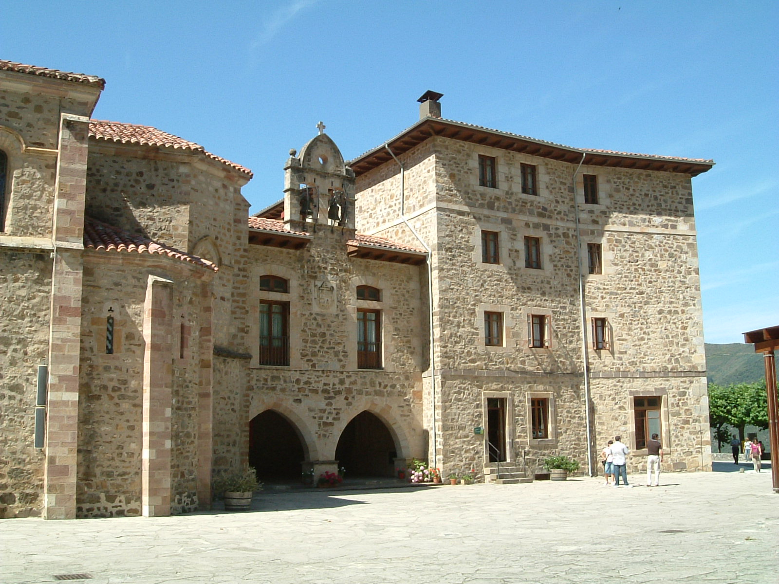 [monasterio+de+santo+toribio+de+liebana2.JPG]