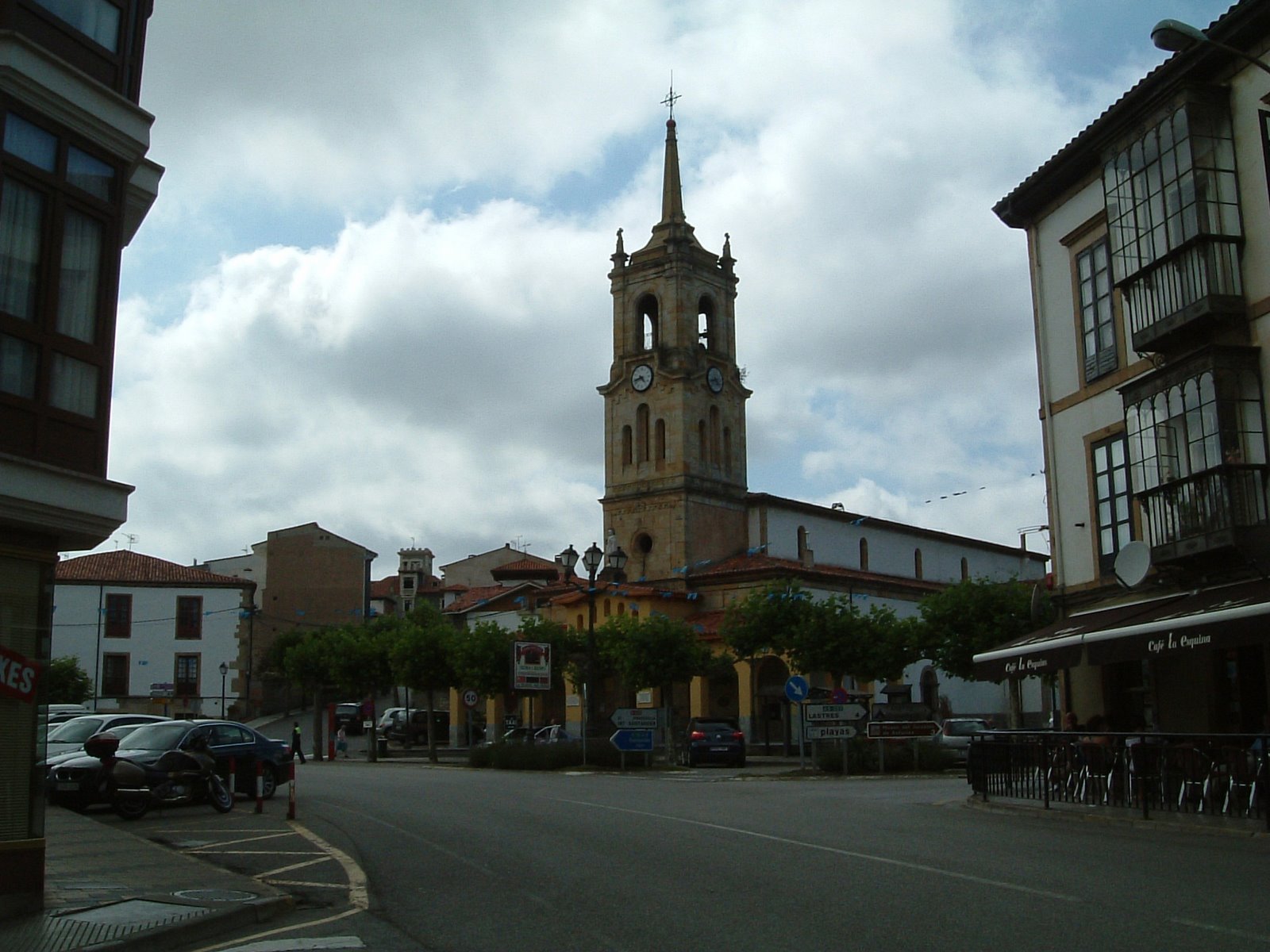 [2-colunga+iglesia.JPG]