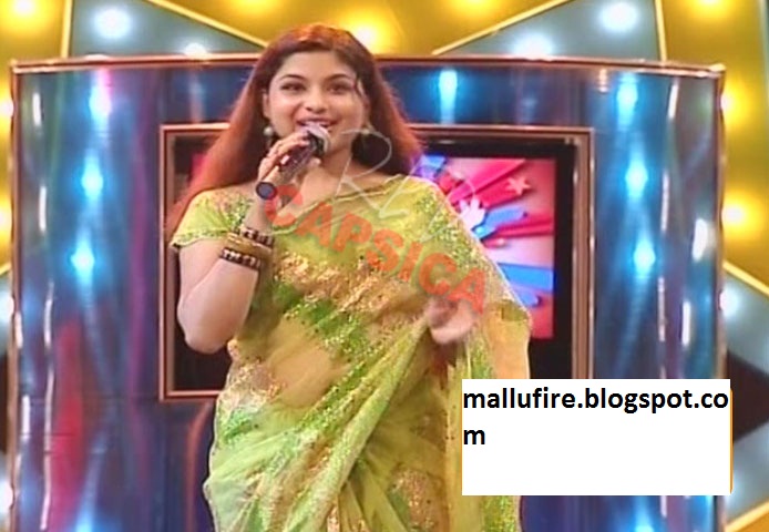 Malayalam tv anchor veena navel show