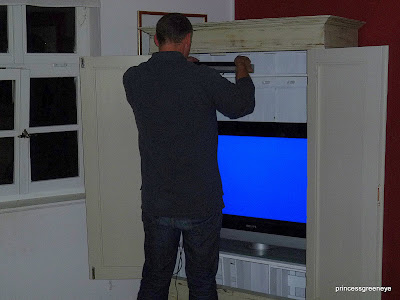 princessgreeneye: TV aus dem Schrank......