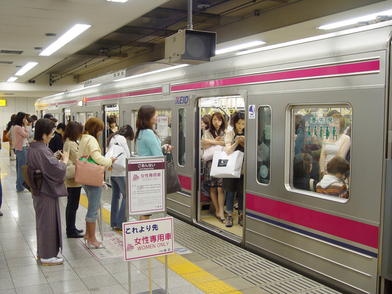 Women+only+train+tokyo