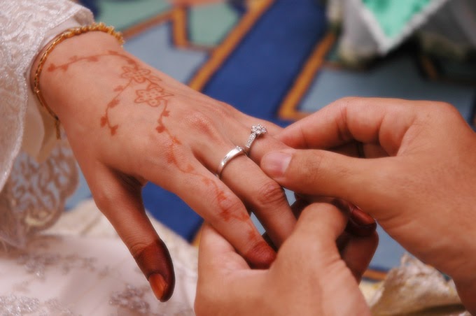 Pemuda Ahli Sunnah Melihat Kemaluan Suami Isteri