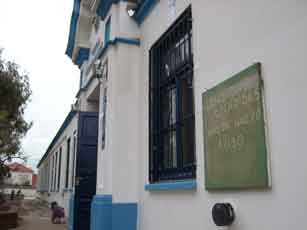 Resolvieron no enviar a sus hijos a la escuela 2 cartel frente