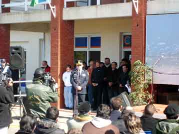 [acto-bomberos-policia.jpg]