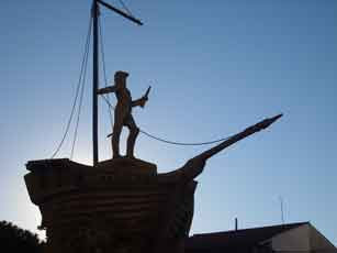 Acto y desfile cívico institucional en Mar de Ajó 2 san martin