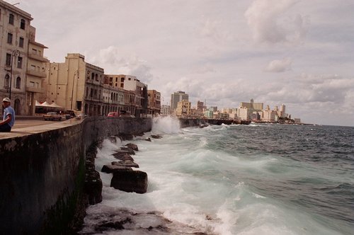 [malecon-habana.jpg]