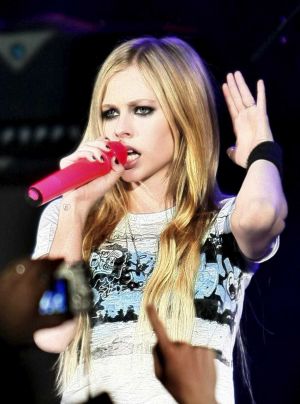 avril lavigne brown hair Avril Lavigne Old Style. avril lavigne brown hair