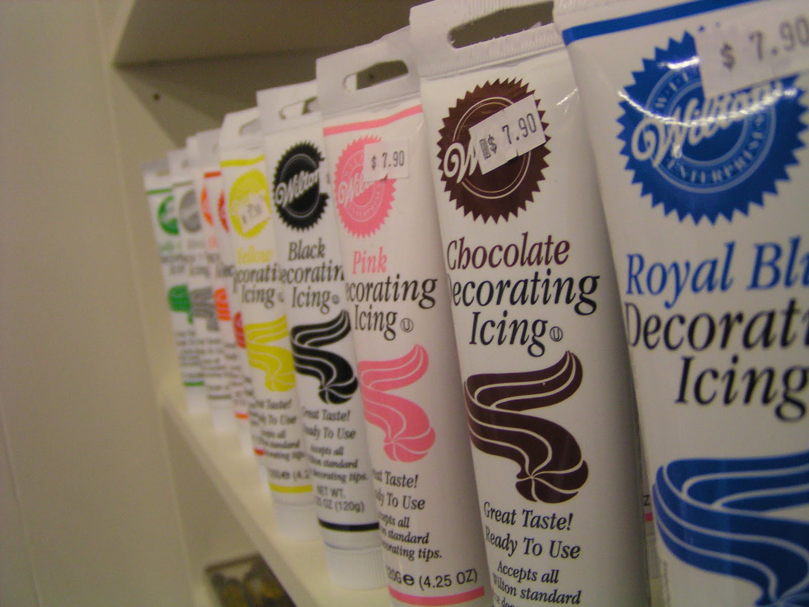 CAKE IT SWEET Wilton Coloured Frosting Tubes