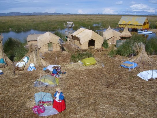 Les îles flottantes du Lac Titicaca