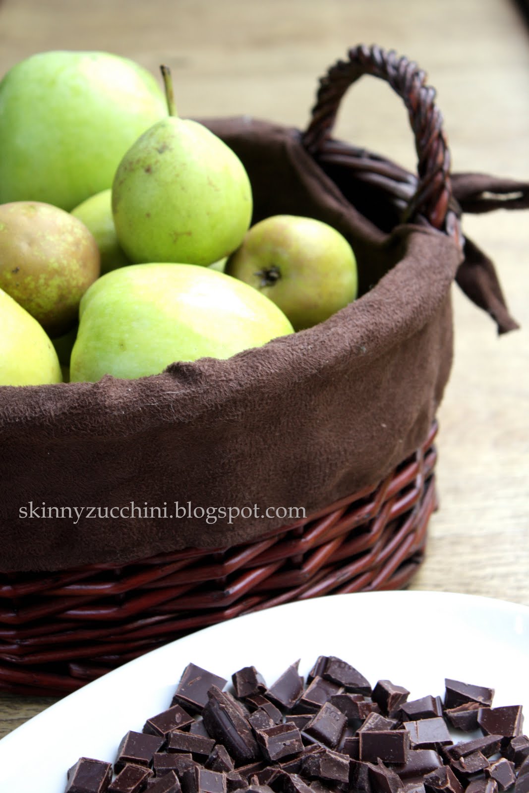 Skinny Zucchini Ābolubumbieru šokolādes kūka