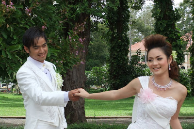 sok somavatey and ien sethea khmer stars in wedding dress