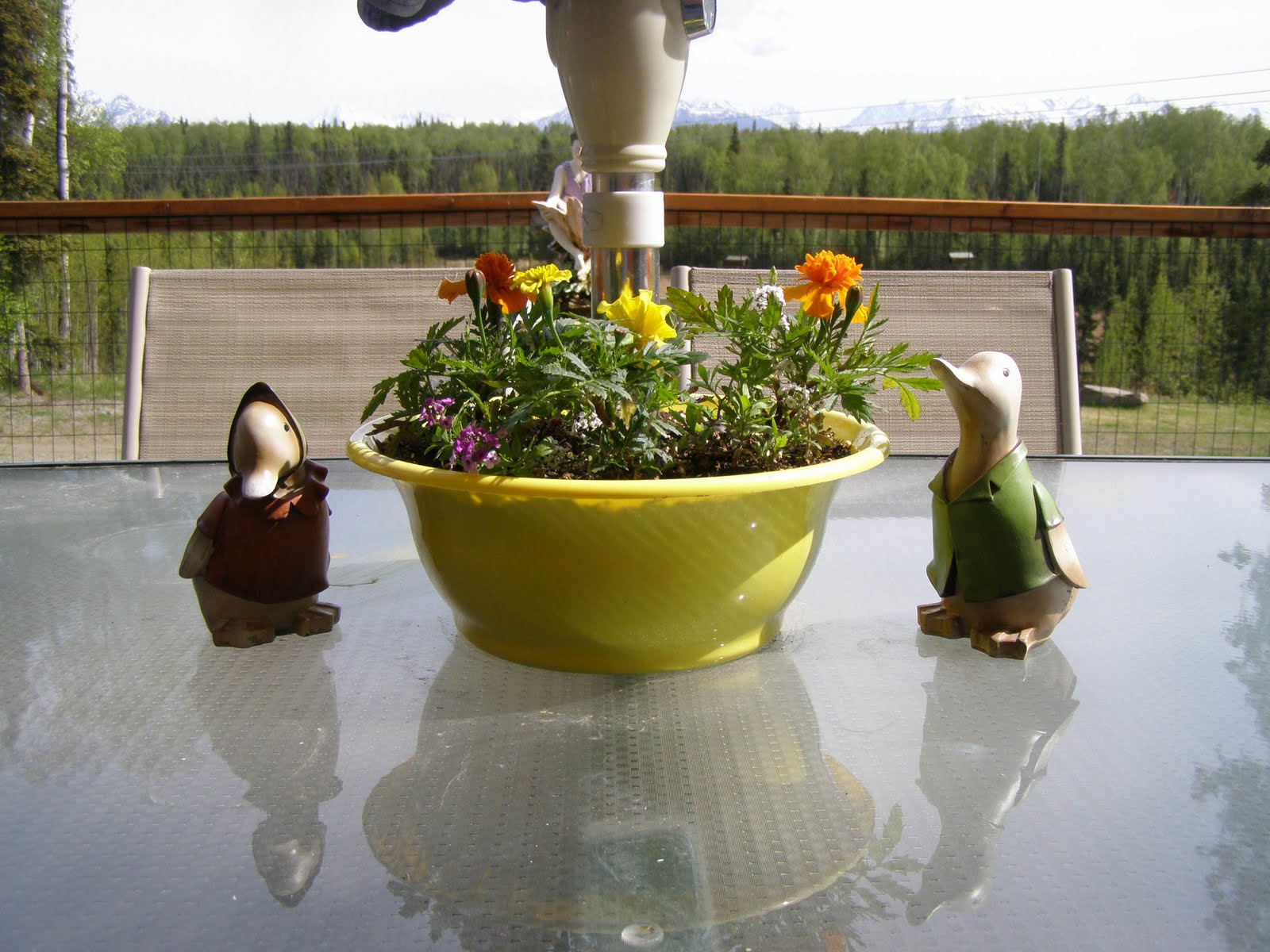 Silveraurora Shetland Sheep: Patio table umbrella planter for flowers