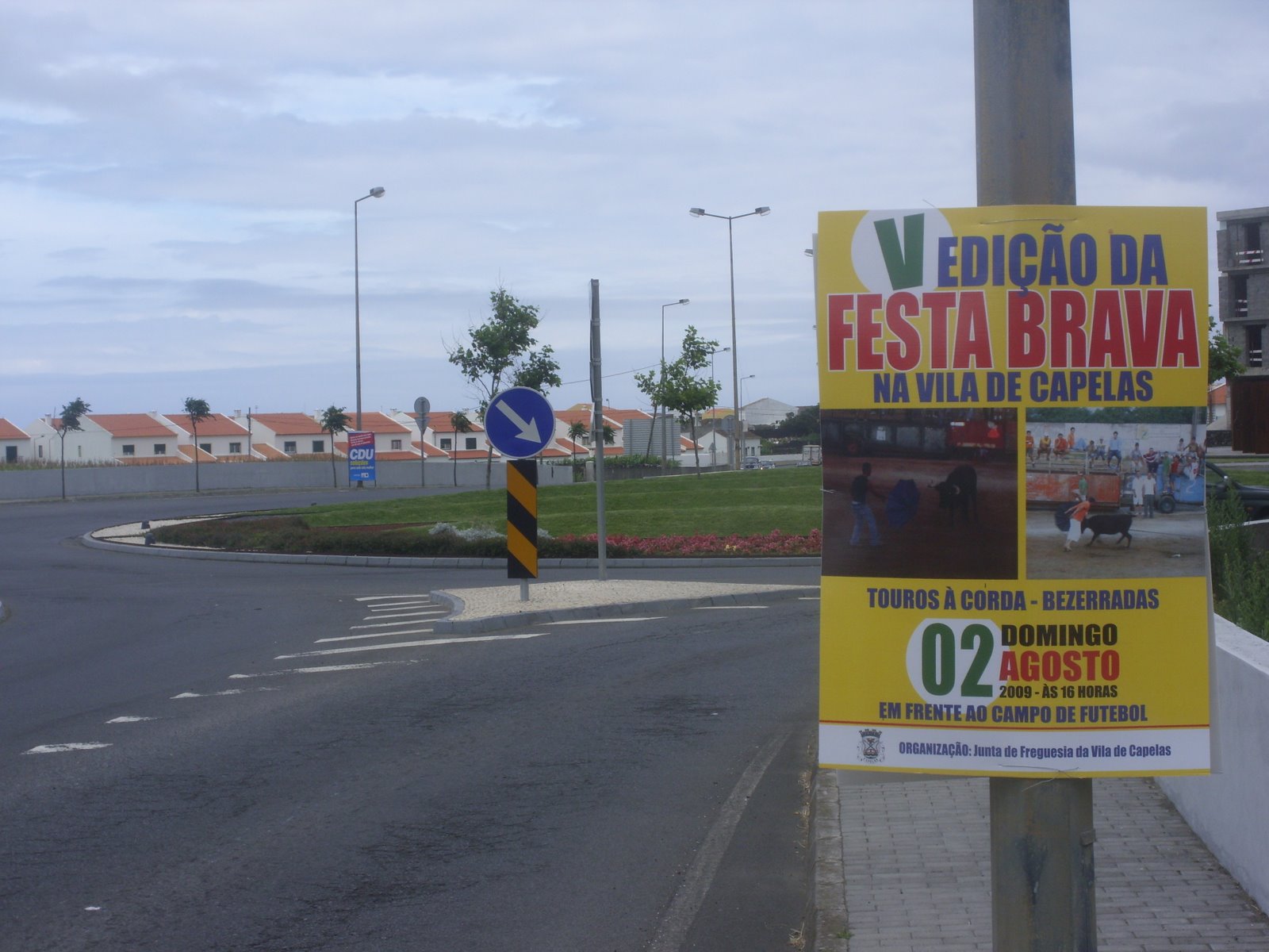 [Tourada+Capelas+2009.JPG]