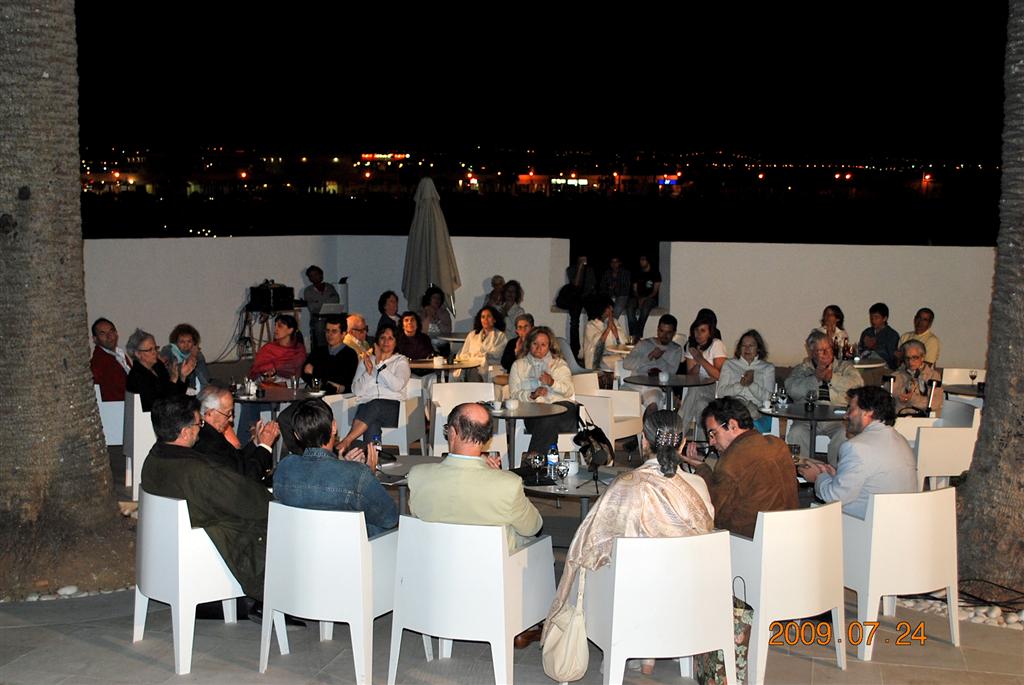 [002a+Poesia_no_Farol_(15)+(Large).JPG]