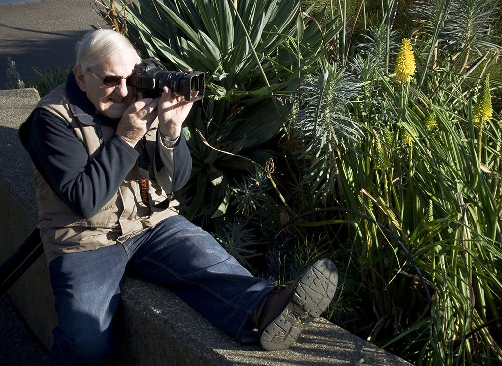 [Roger+sits+down+on+the+job.jpg]