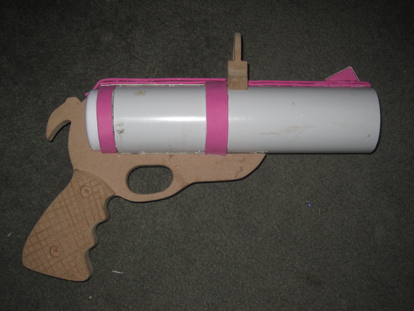 cubseidl props Arkham Asylum Harley Quinn Gun